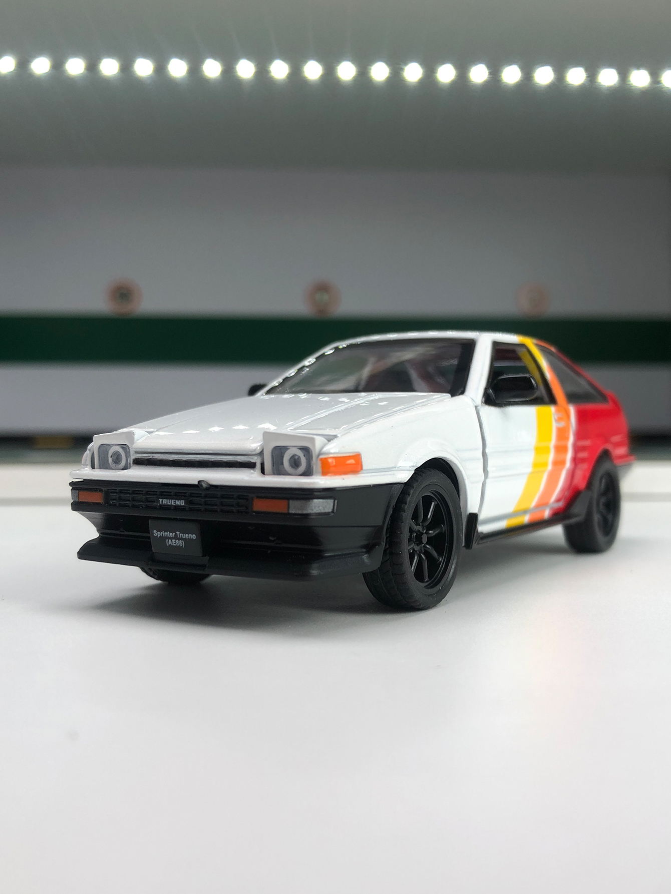 Model Kit Cars - 1: 37 simulation zinc alloy Toyota