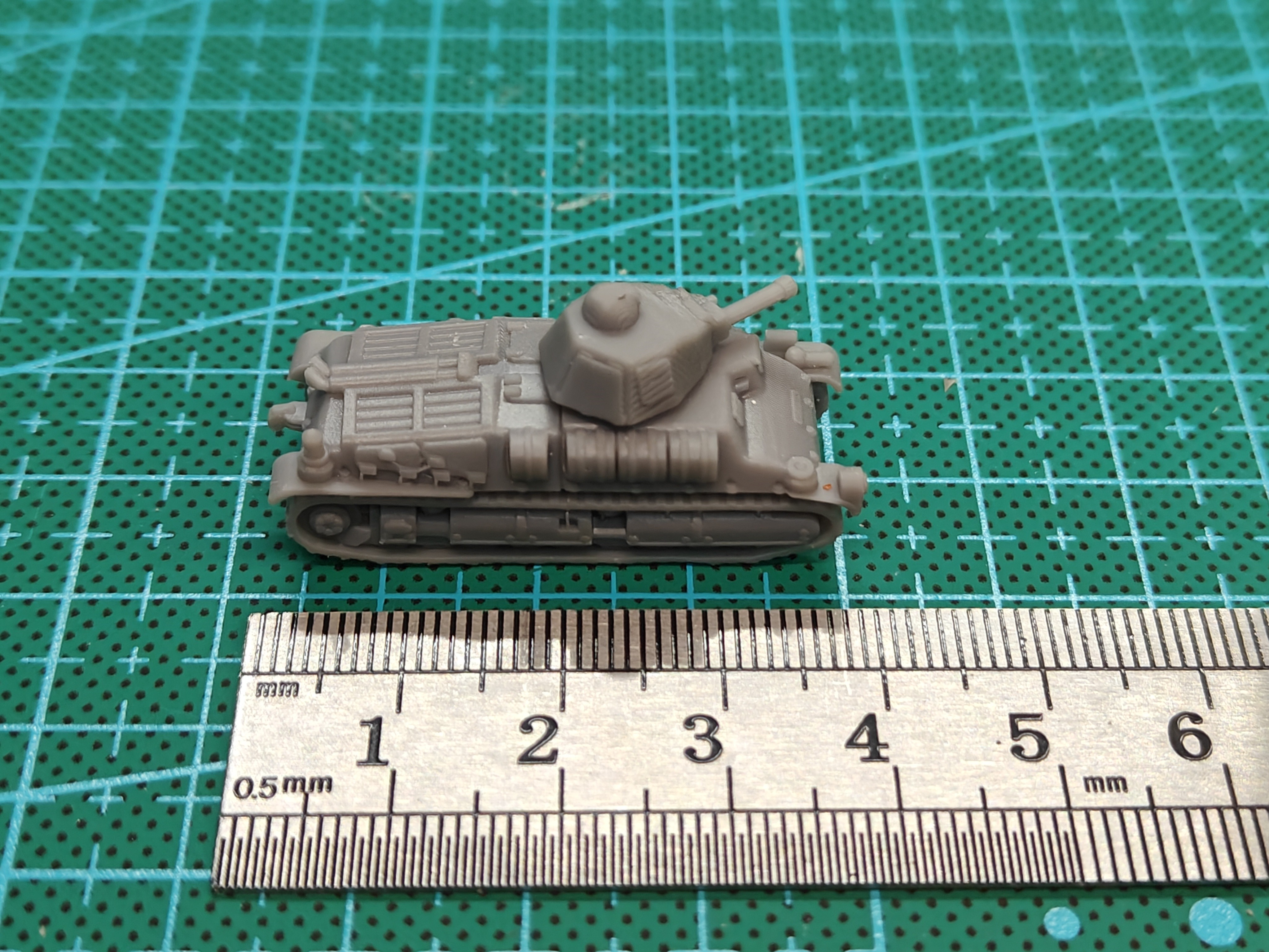 Model Kit Motor Nuclear - 1/144 Scale Somua s35 Tank MODEL